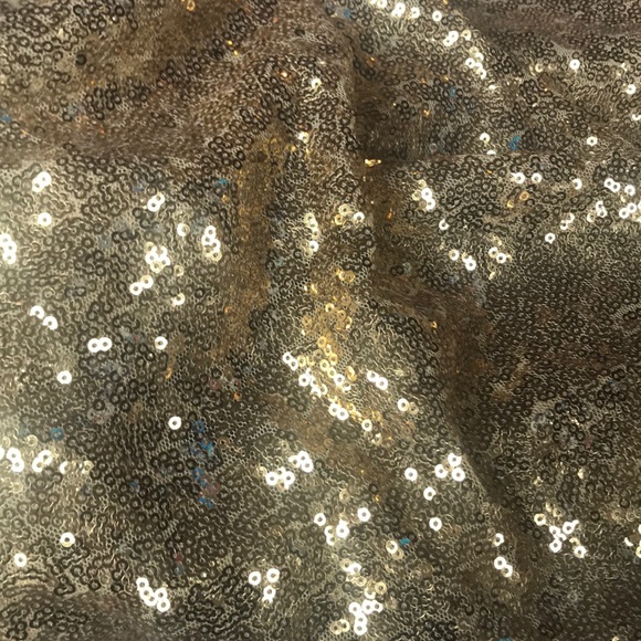 Gold sequin table cover (or tree skirt) 49 x 45. - Picture 3 of 3